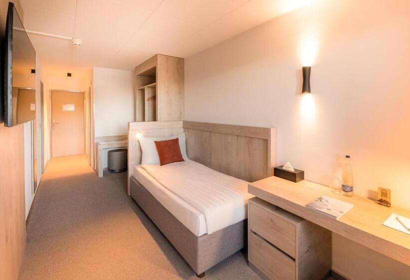 اتاق استاندارد یک نفره, Victoria Hotel & Residence