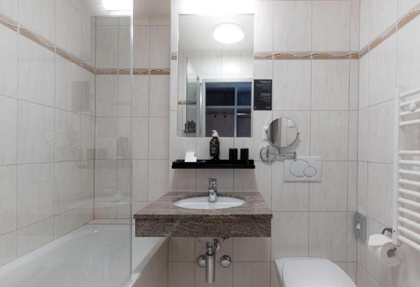اتاق استاندارد با بالکن, Victoria Hotel & Residence