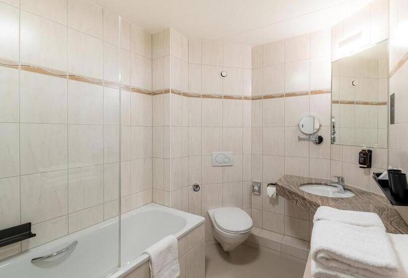 اتاق سوپریور با تخت بزرگ, Victoria Hotel & Residence