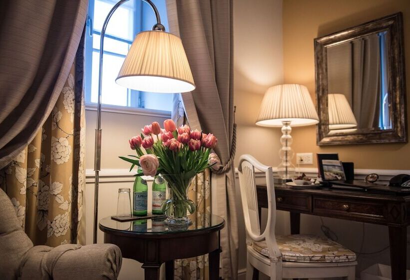 Cameră Deluxe cu Priveliște către Oraș, Grand Hotel Du Lac   Relais & Châteaux