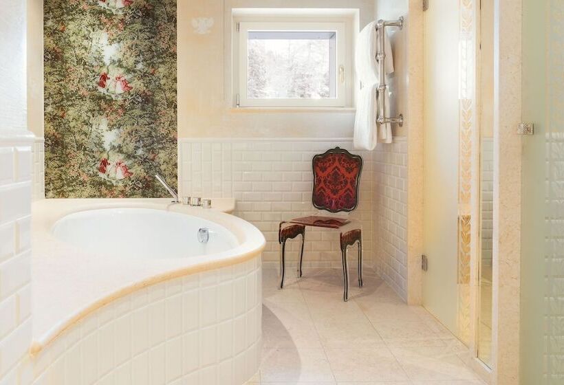 湖の見えるジュニアスイート, Carlton Hotel St Moritz   The Leading Hotels Of The World