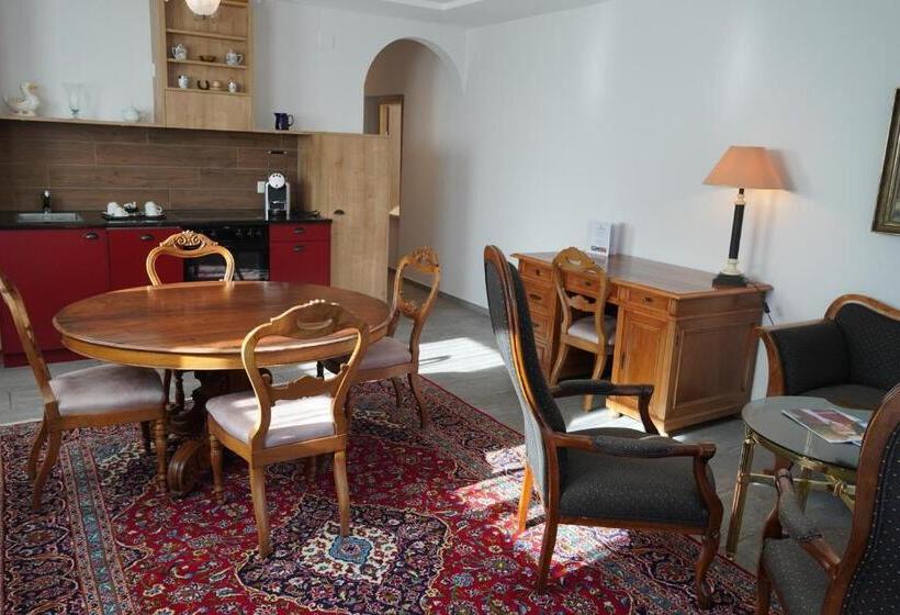 Suite, Carltoneurope Vintage Adults