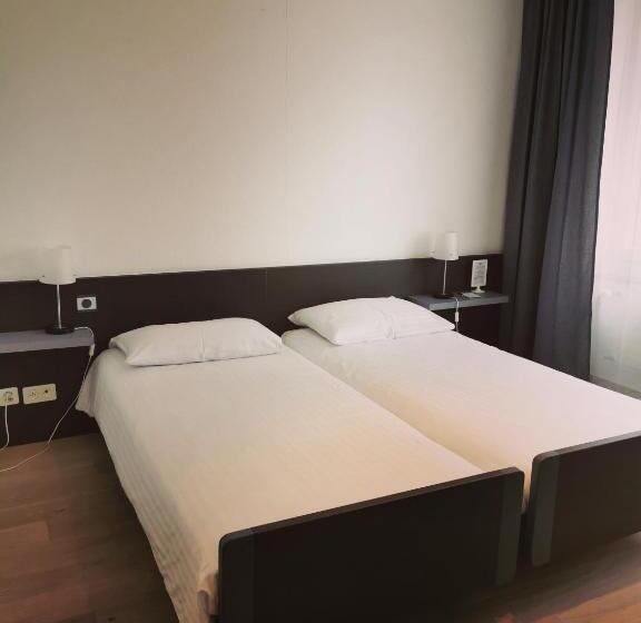 Quarto standard, Fleur De Lys