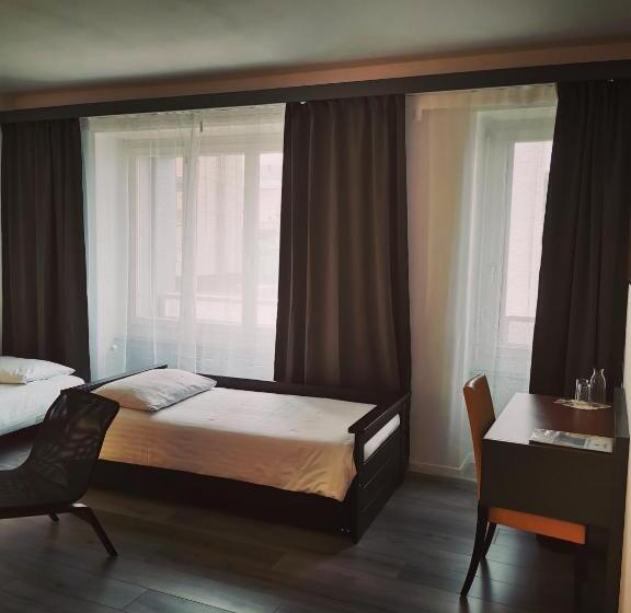 Suite, Fleur De Lys