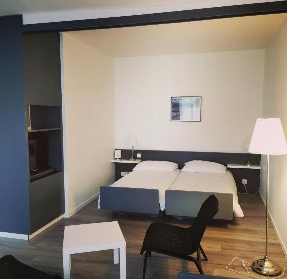 Suite, Fleur De Lys