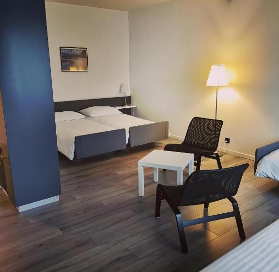 Suite, Fleur De Lys
