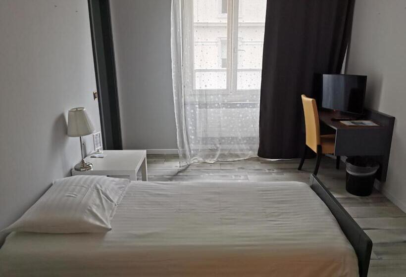 Quarto standart individual, Fleur De Lys