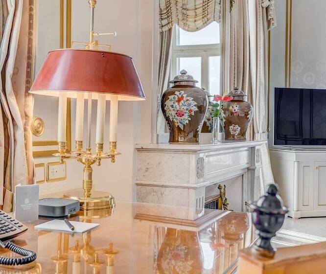 سوییت جونیور با چشم‌انداز دریاچه, Grand Hotel National Luzern