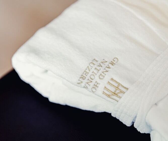 اتاق لوکس با چشم‌انداز دریاچه, Grand Hotel National Luzern
