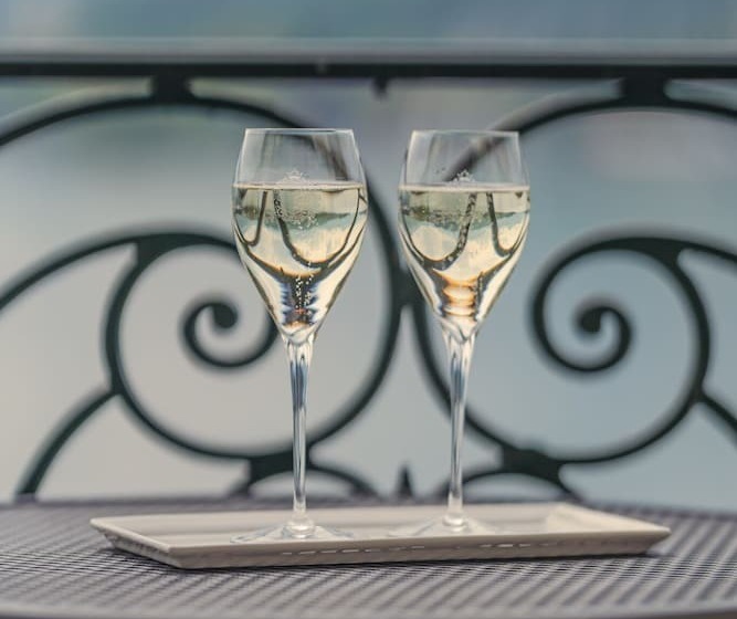 سوییت جونیور با چشم‌انداز دریاچه, Grand Hotel National Luzern