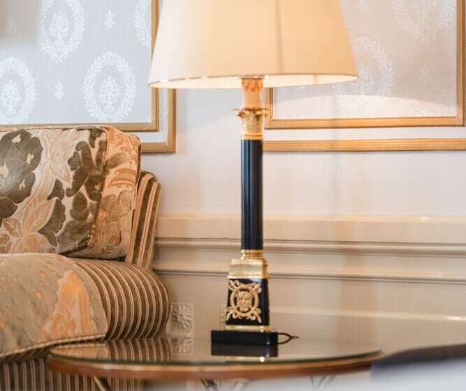 سوییت جونیور با چشم‌انداز دریاچه, Grand Hotel National Luzern