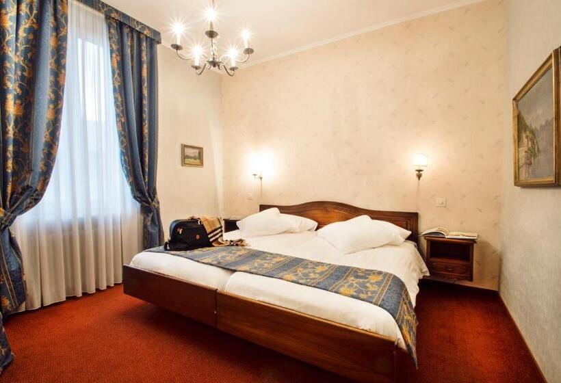 Classic Room, International Au Lac Historic Lakeside