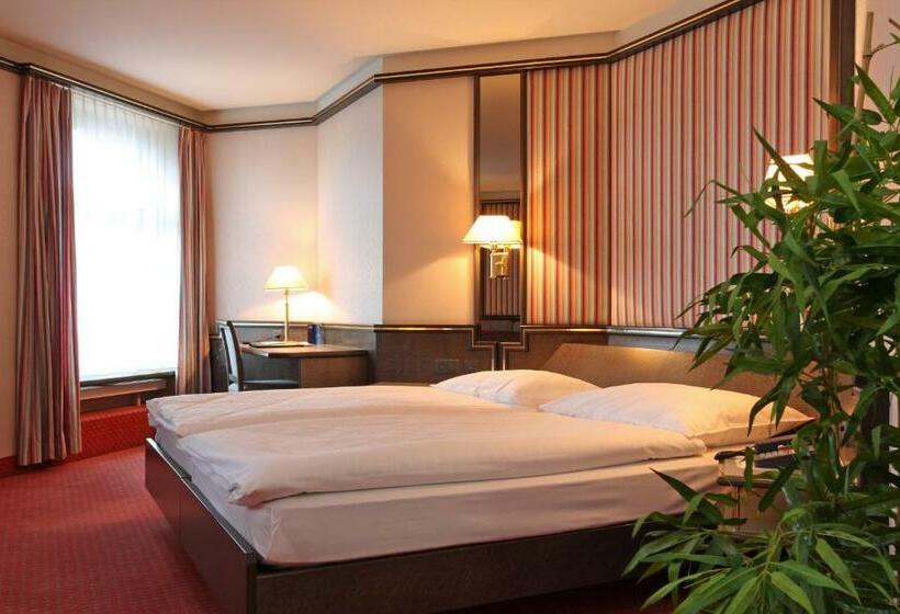 标准间, Monopol Luzern
