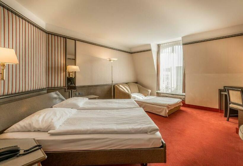 Standard Triple Room, Monopol Luzern