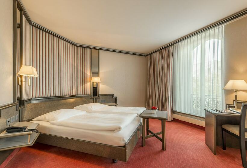 Standard Triple Room, Monopol Luzern