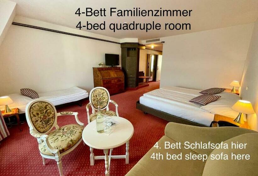 Standard Quadruple Room, Monopol Luzern