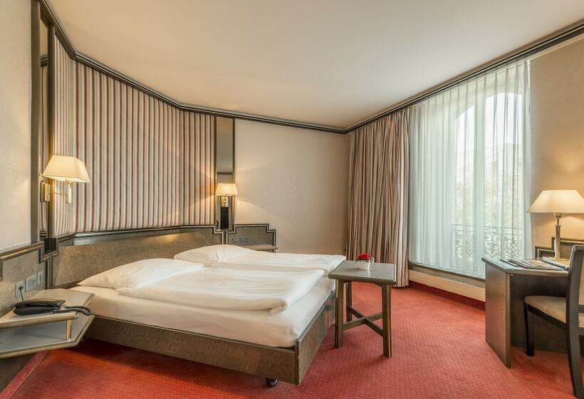 四人标准间, Monopol Luzern