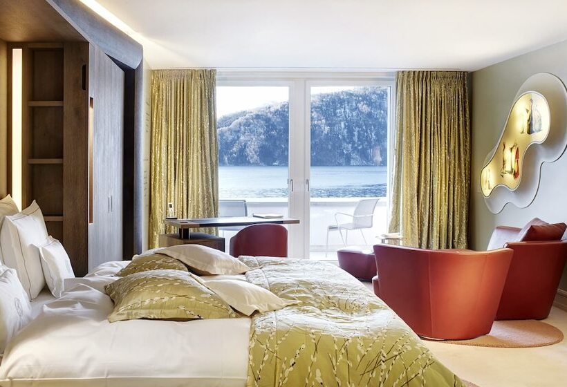 سوییت جونیور با چشم‌انداز دریاچه, Park Hotel Vitznau