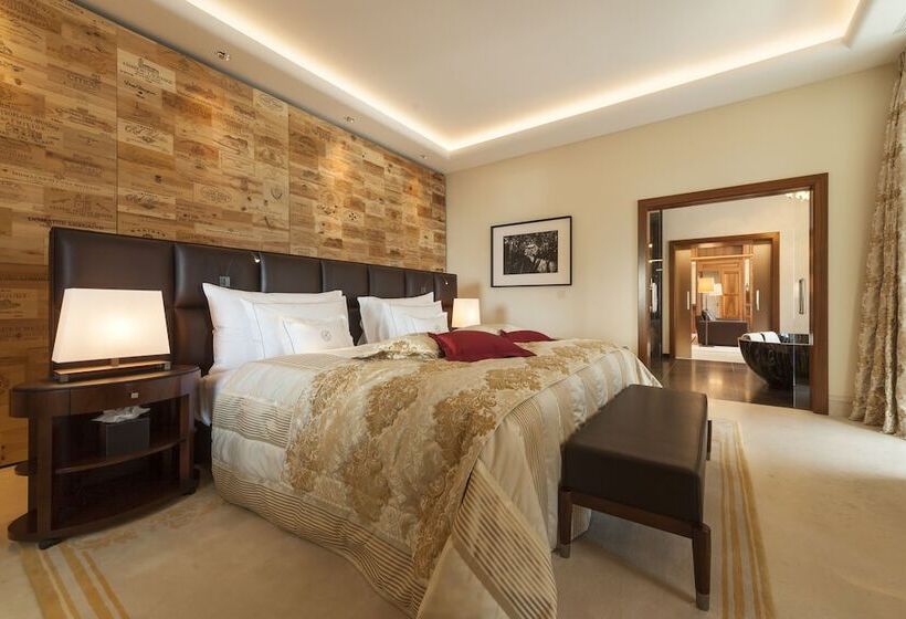 اتاق لوکس با چشم‌انداز دریاچه, Park Hotel Vitznau