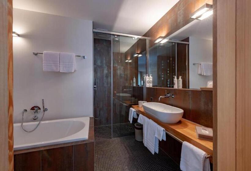 اتاق سوپریور با بالکن, Schweizerhof Lenzerheide