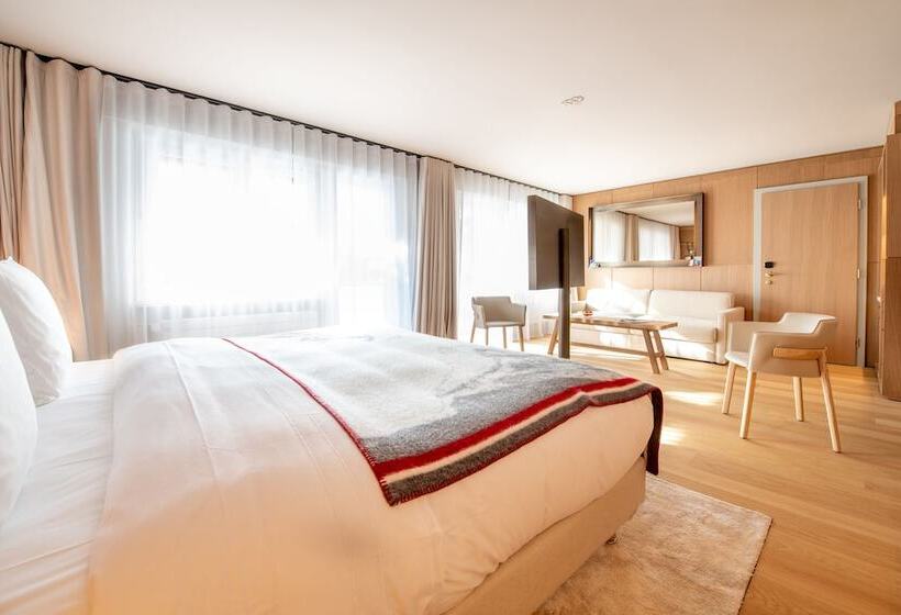 سوییت جونیور, Schweizerhof Zermatt   A Small Luxury