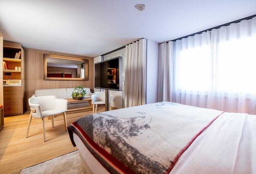 سوییت جونیور, Schweizerhof Zermatt   A Small Luxury