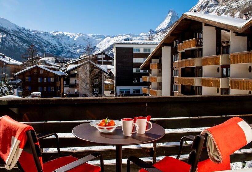 سوییت جونیور, Schweizerhof Zermatt   A Small Luxury