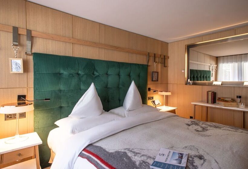 سوییت جونیور, Schweizerhof Zermatt   A Small Luxury