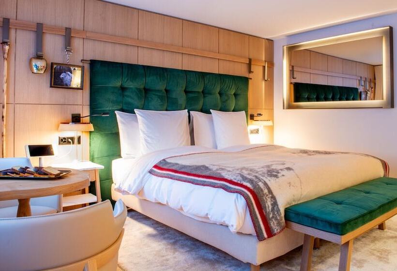 سوییت جونیور, Schweizerhof Zermatt   A Small Luxury