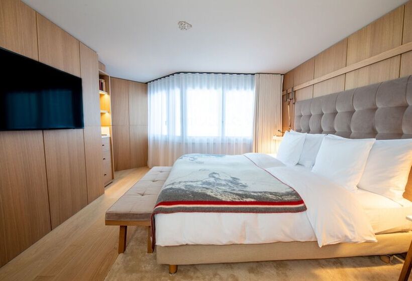 سوییت خانوادگی, Schweizerhof Zermatt   A Small Luxury