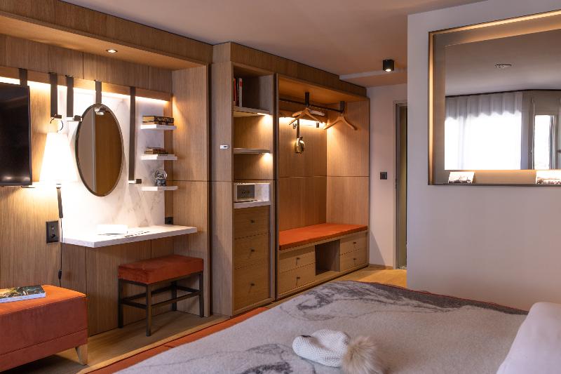 اتاق استاندارد, Schweizerhof Zermatt   A Small Luxury