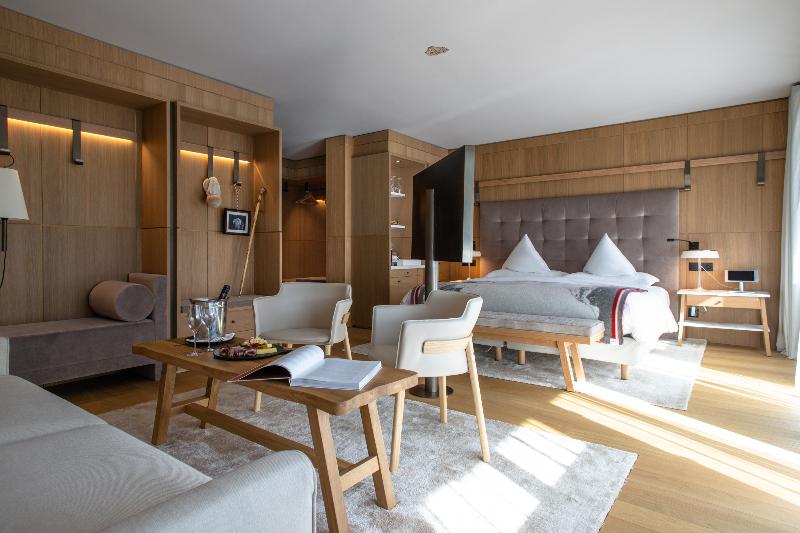 سوییت جونیور, Schweizerhof Zermatt   A Small Luxury