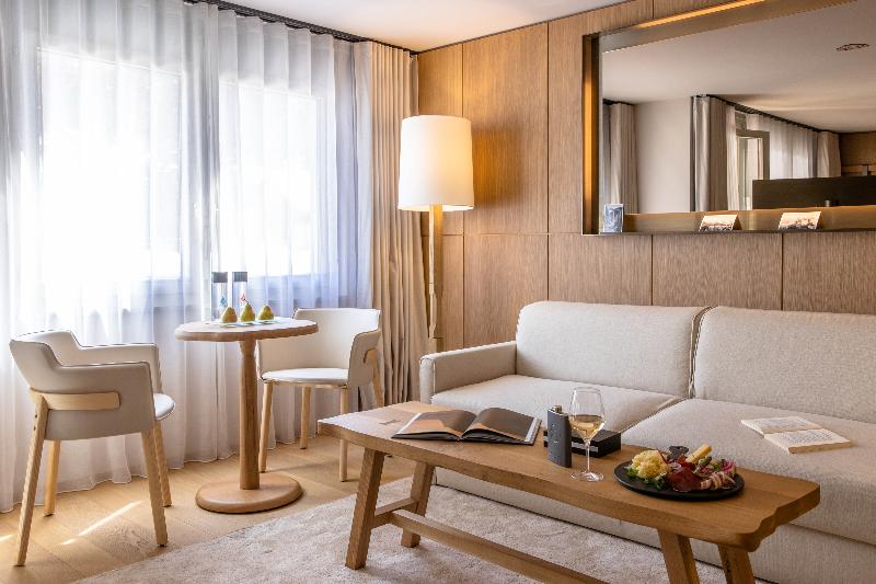 سوییت جونیور, Schweizerhof Zermatt   A Small Luxury