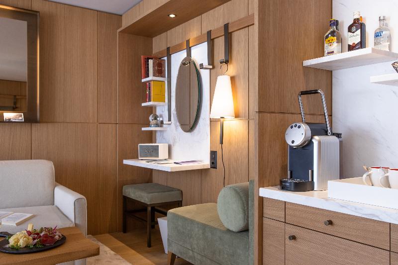 سوییت جونیور, Schweizerhof Zermatt   A Small Luxury