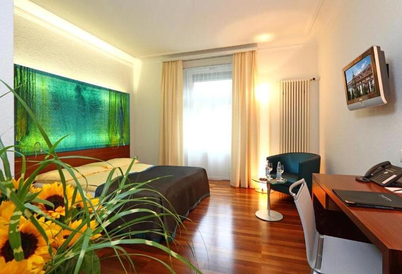 اتاق استاندارد سه نفره, Waldstätterhof Swiss Quality