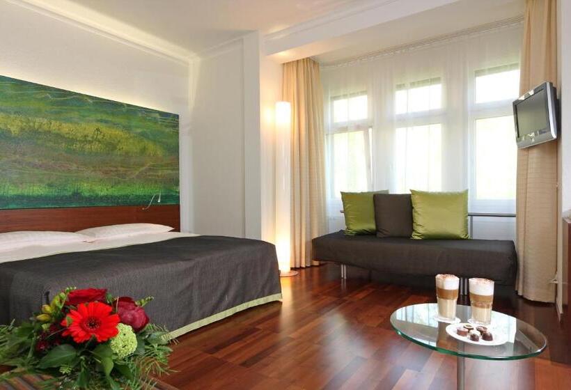 اتاق استاندارد سه نفره, Waldstätterhof Swiss Quality