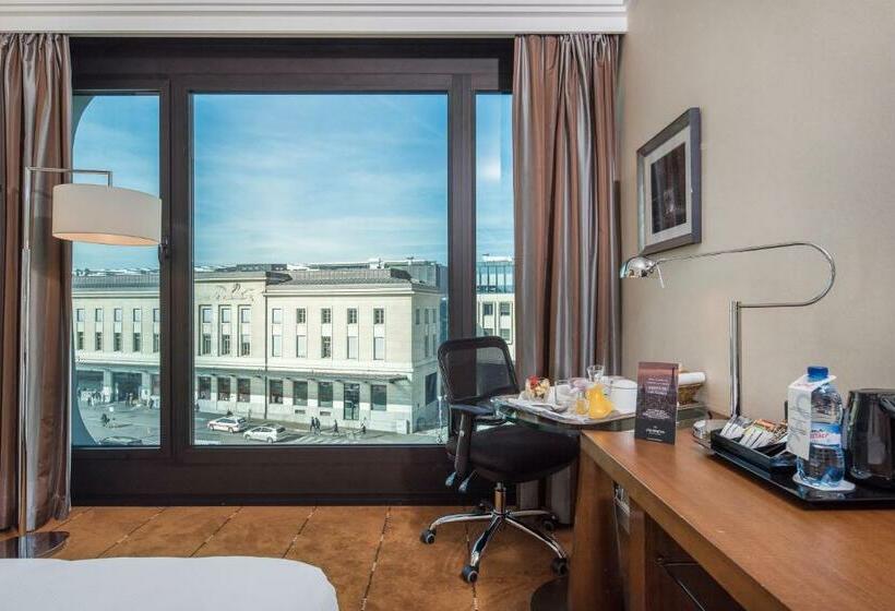 Quarto superior, Warwick Geneva