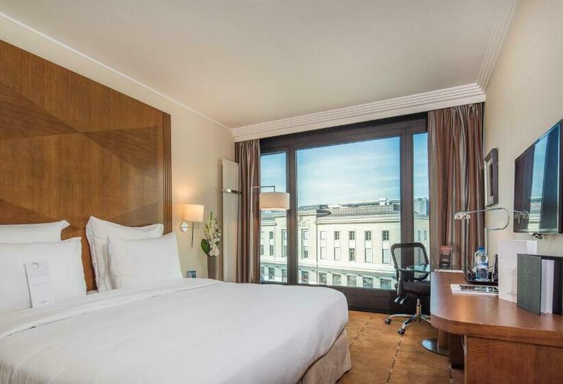 Quarto superior, Warwick Geneva