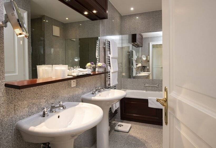 Полулюкс Вид на Озеро, Hôtel Des Trois Couronnes & Spa   The Leading Hotels Of The World