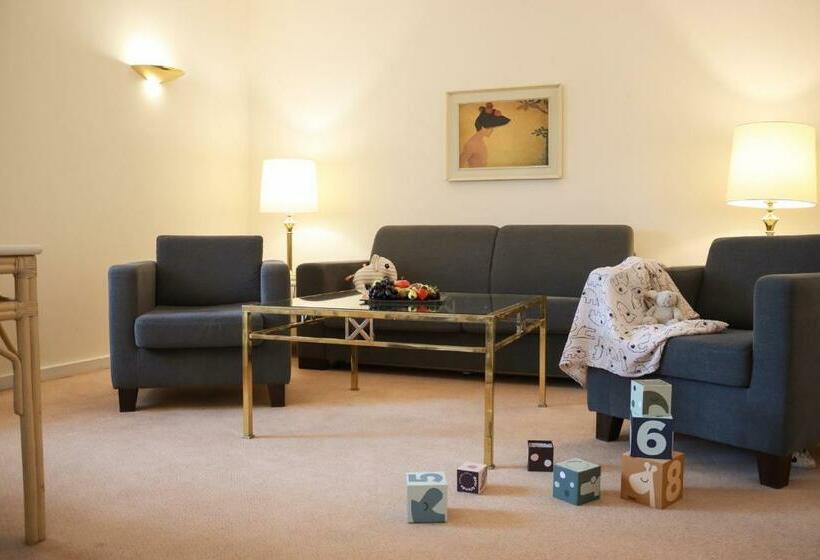 Habitación Familiar, Bristol Berlin