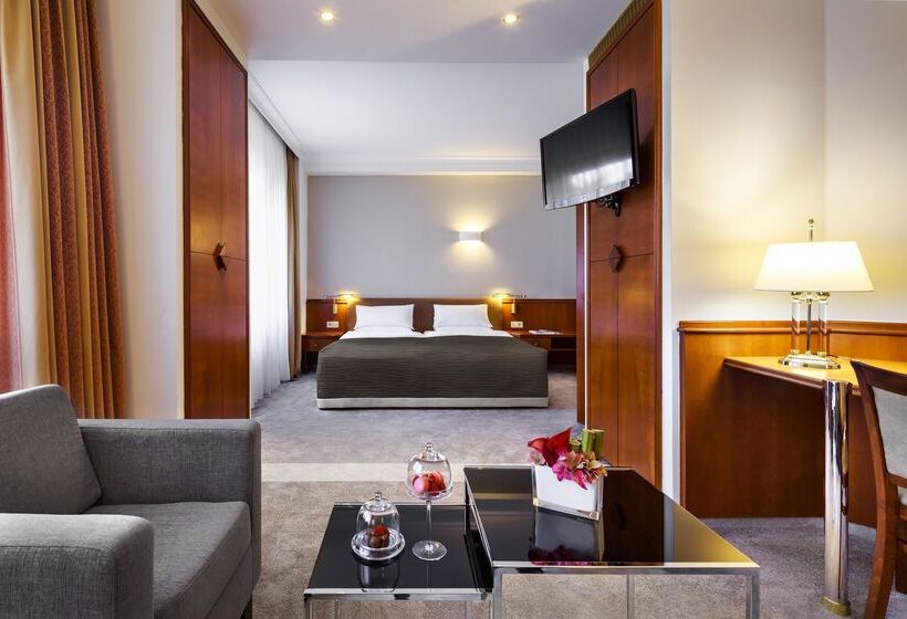 سوییت جونیور, Bristol Berlin
