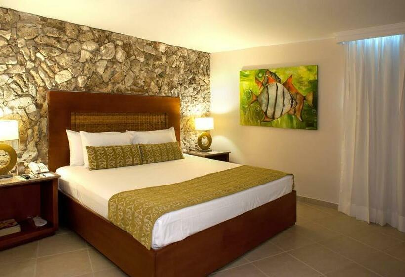 Standard Room, Dann Cartagena