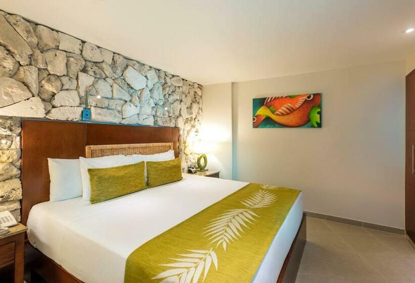 Standard Room, Dann Cartagena