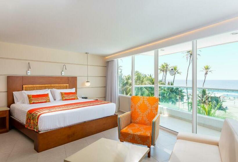 Superior Room, Dann Cartagena