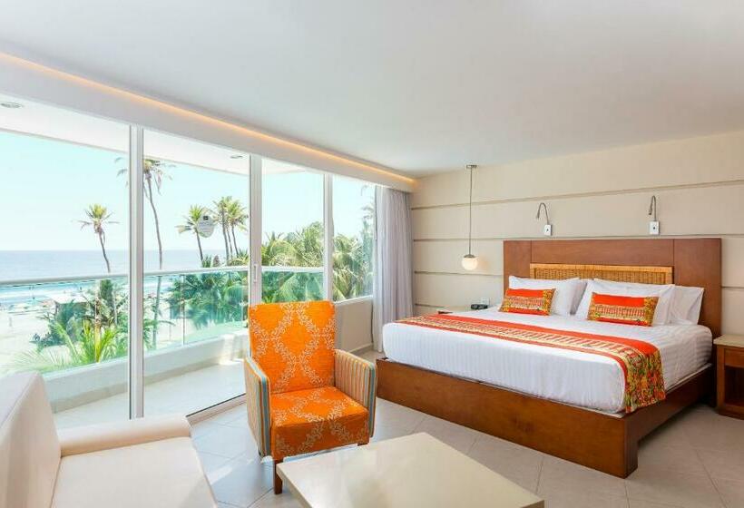 Superior Room, Dann Cartagena