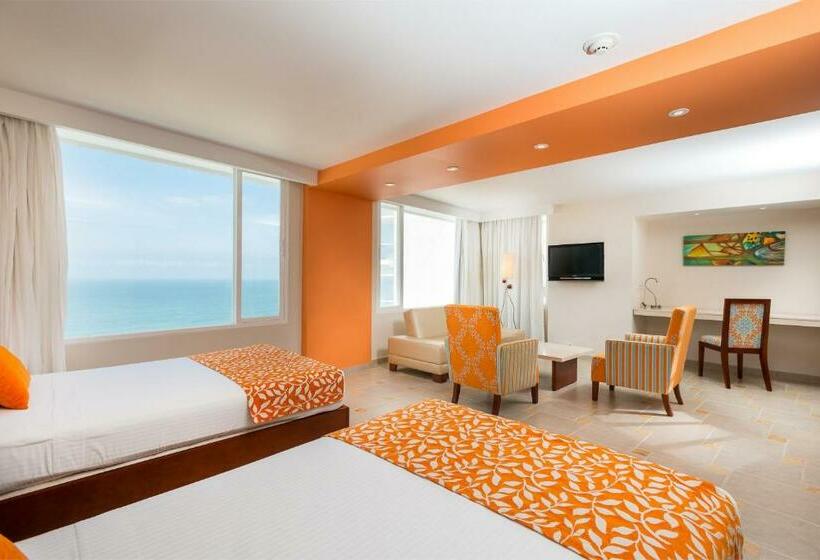 Superior Room, Dann Cartagena