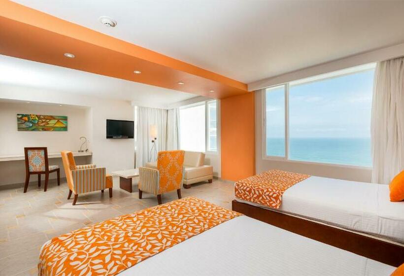 Superior Room, Dann Cartagena