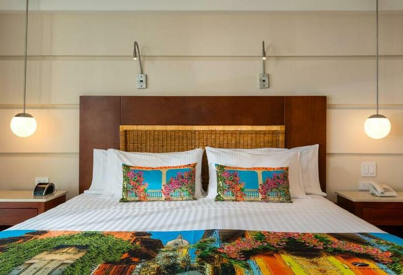 Superior Room, Dann Cartagena