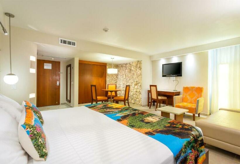 Superior Room, Dann Cartagena