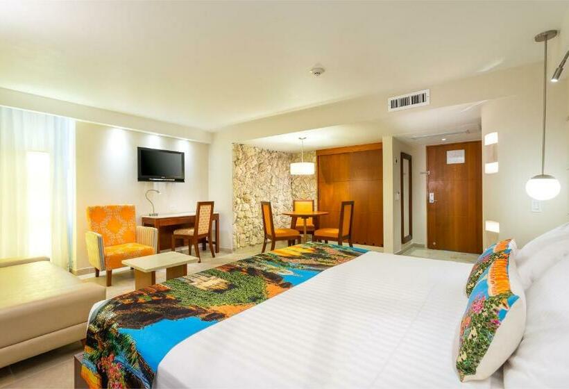 Superior Room, Dann Cartagena